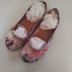 Bamboo White, Pink & Purple Floral Flats Size: 11
